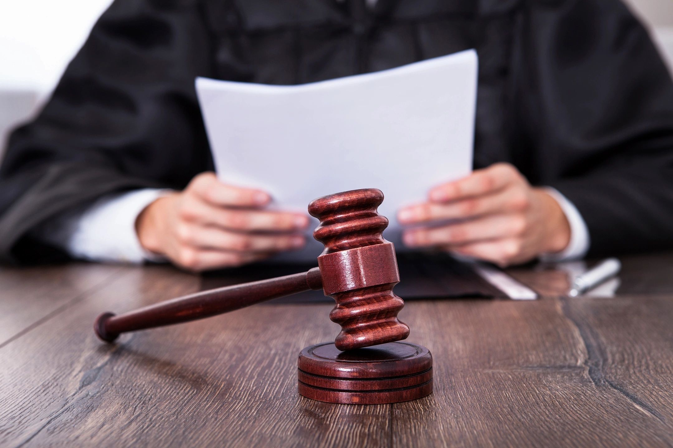 Image of a gavel symbolizing legal proceedings, relevant to uncontested divorce cases